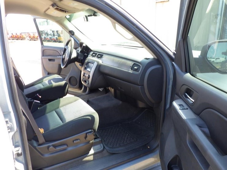 2010-chevrolet-tahoe-image-7