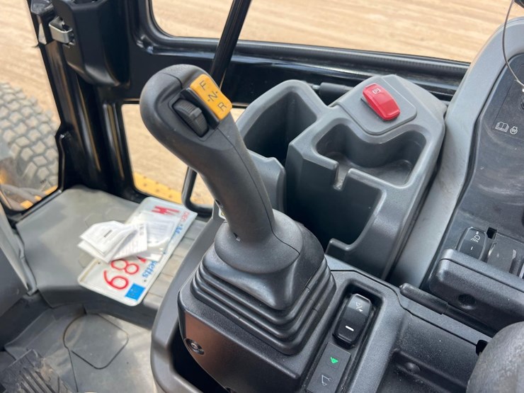 2021-caterpillar-420-image-34