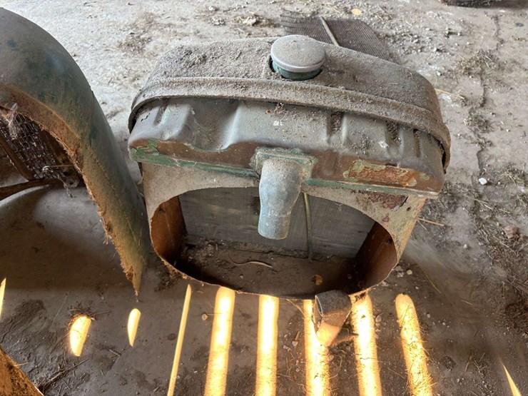 various-oliver-tractor-sheet-metal-image-3
