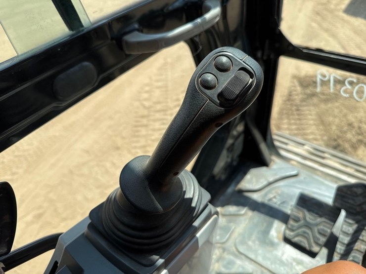 2018-caterpillar-318fl-image-28