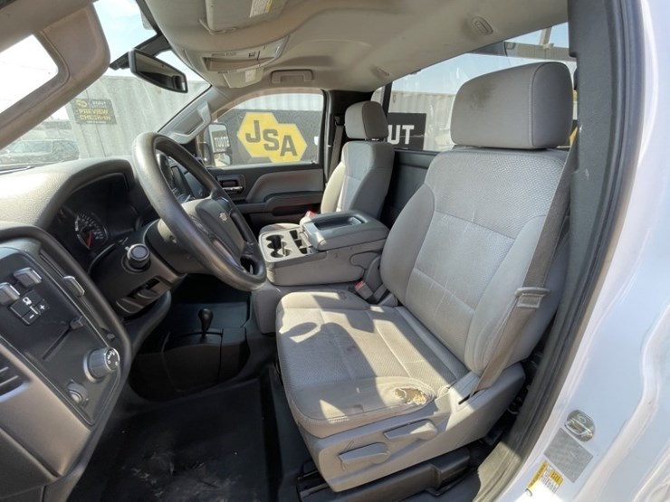 2015-chevrolet-silverado-image-24