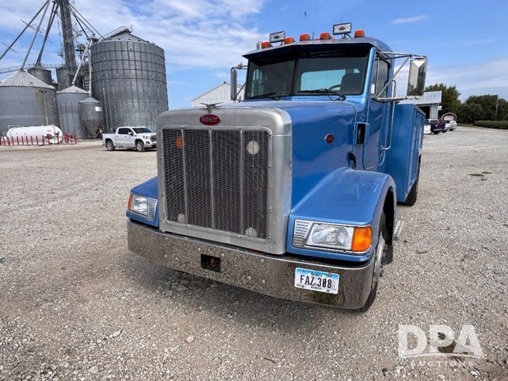 1988-peterbilt-377-image-3