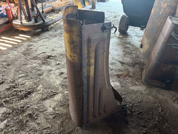 minneapolis-moline-sheet-metal-and-fuel-tank-image-4