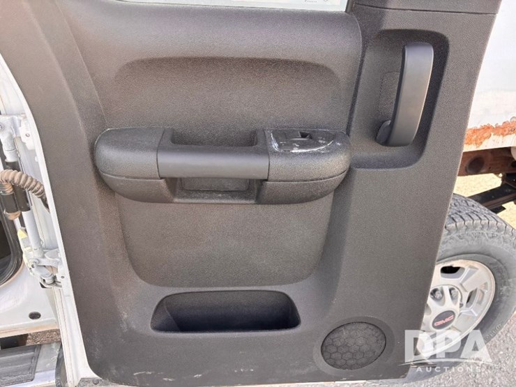 2013-gmc-2500-image-63