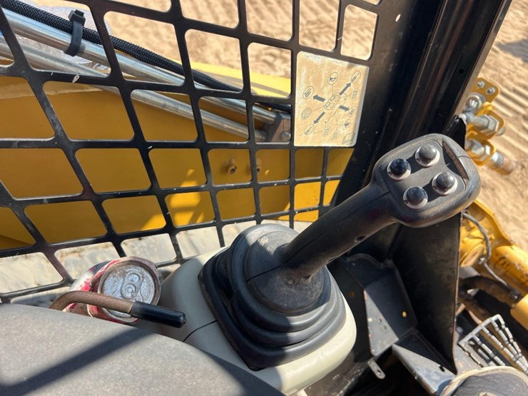2012-caterpillar-279c2-image-26