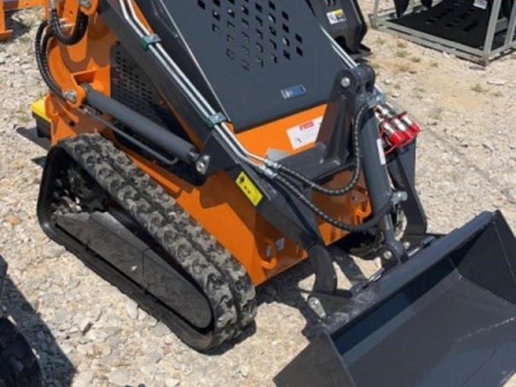 landhero-ldh-t460-mini-skid-steer-image-3