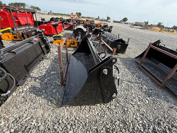 #2000-•-#26264-•-unused-giyi-72"-skid-steer-bucket-fkhd722507244-image-5