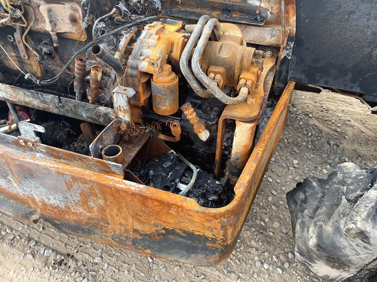 #2059-•-lull-telehandler-*non-runner*-*fire-damage*-image-26