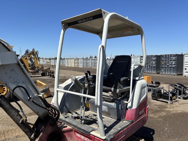 2016-takeuchi-tb230-image-24