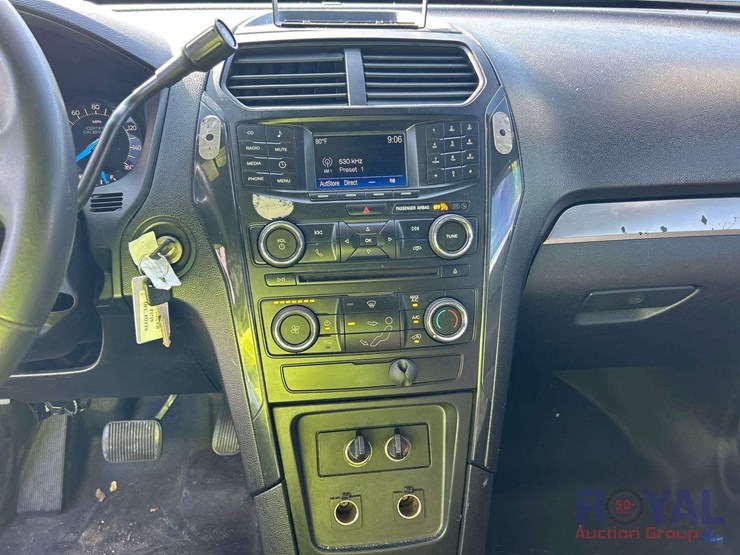 2017-ford-explorer-image-18