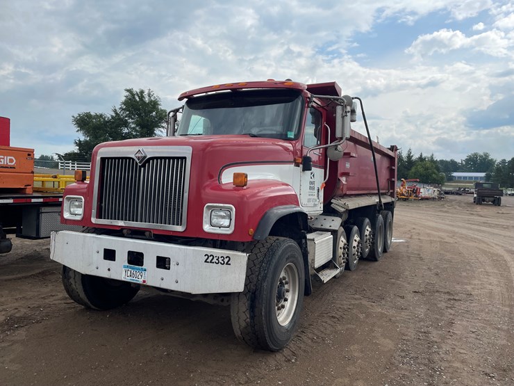 #2149-•-2002-international-5500i-dump-truck-(has-mn-title)-image-1