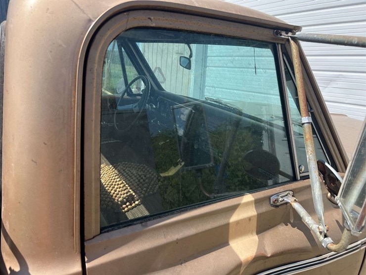1969-chevy-c20-custom-camper-image-91