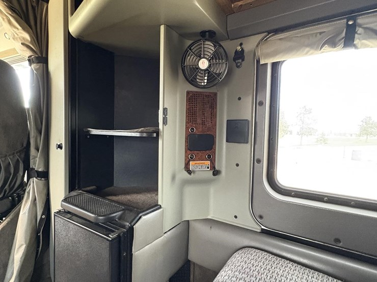 2005-kenworth-t600-image-11