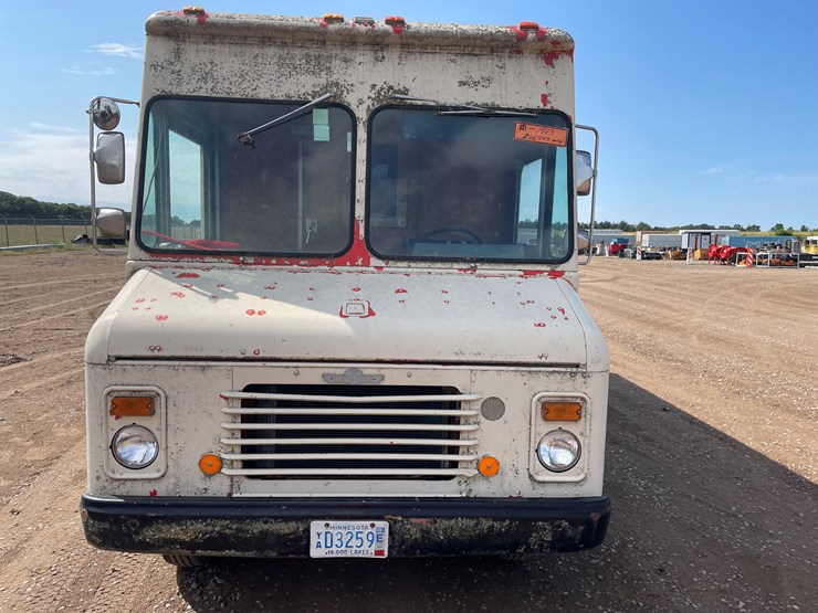 #2144-•-1982-chevrolet-kurbmaster-box-truck-(has-mn-title)-image-2