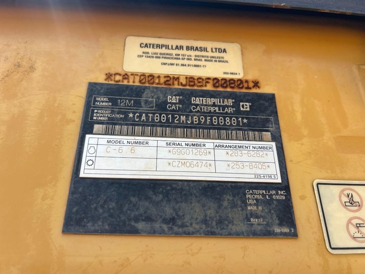 2011-caterpillar-12m-image-12