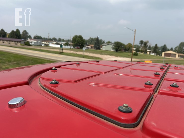 2015-case-ih-8240-image-83