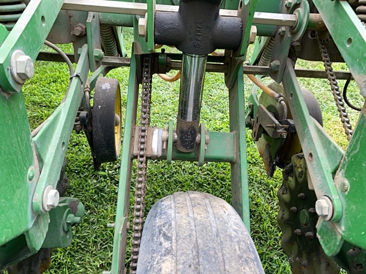 john-deere-1750-image-25
