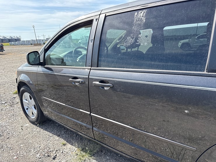 2015-dodge-grand-caravan-image-19