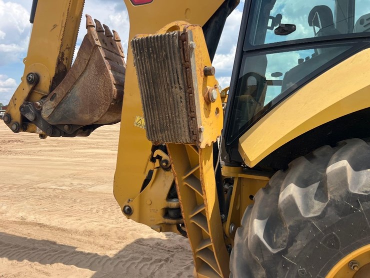 2021-caterpillar-420-image-23