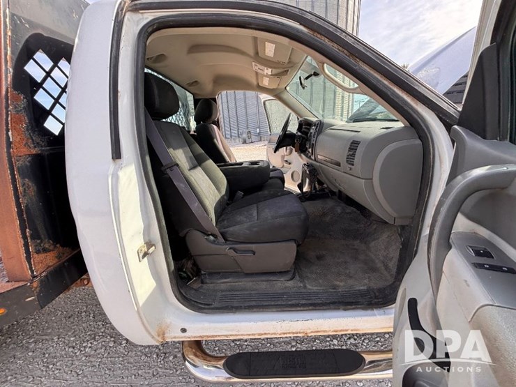 2012-chevrolet-3500-image-54