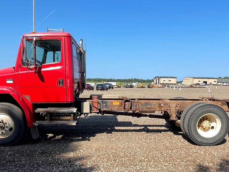 #2113-•-2003-freightliner-f170-cab-and-chassis-(has-mn-title)-image-2