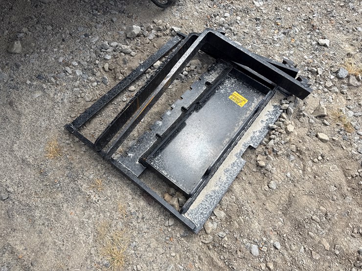 #230-•-#26360-•-unused-giyi-mini-skid-steer-forks-image-1