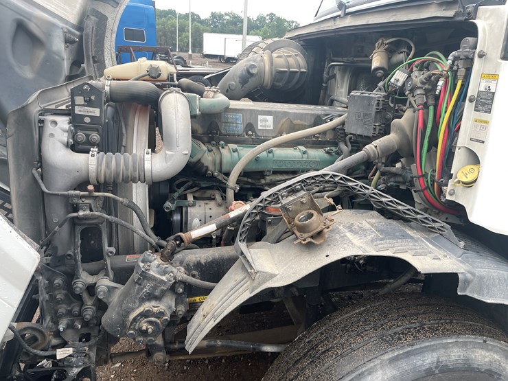#2145-•-2012-volvo-d13-truck-tractor-(has-mn-title)-image-23