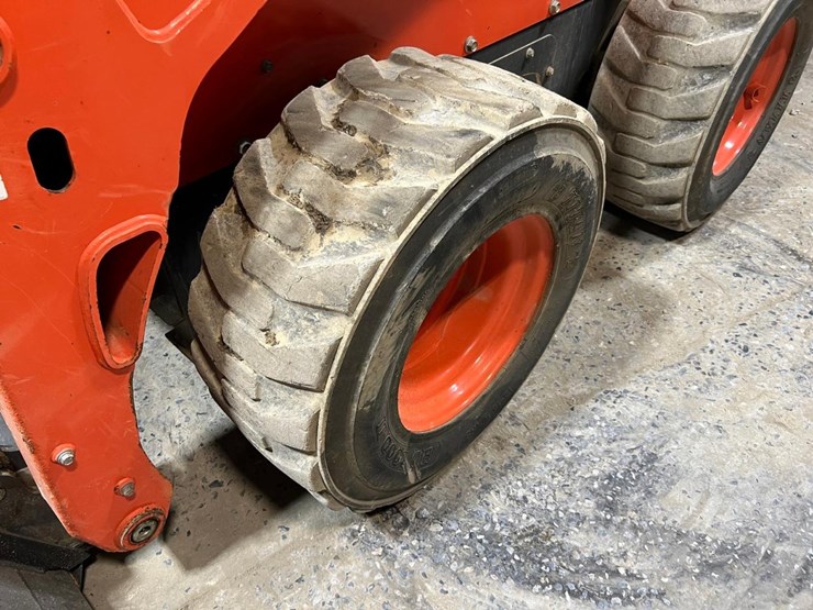 2019-kubota-ssv75-image-13