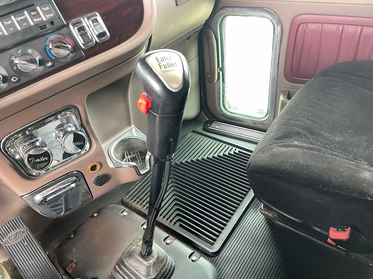 2013-peterbilt-386-image-62