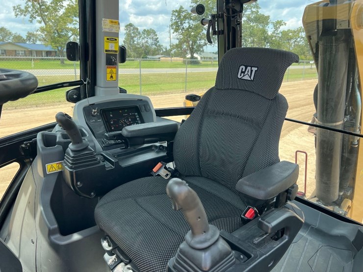 2021-caterpillar-420-image-31