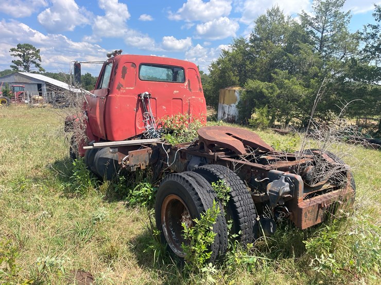 #240-•-#24150-•-inop-gmc-s/a-daycab-truck-tractor-th1906v584562-image-4