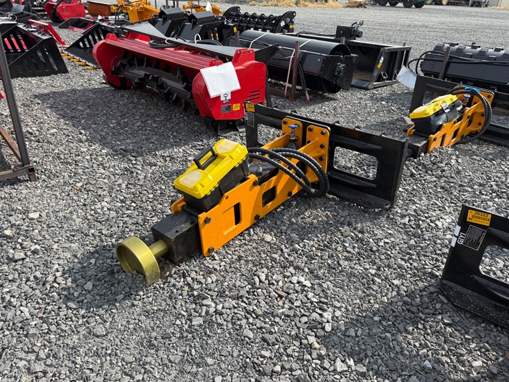 #2000-•-#26323-•-unused-giyi-skid-steer-post-driver-dzc6802507154-image-3