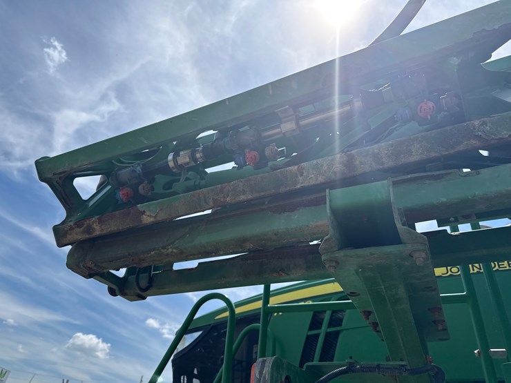2018-john-deere-r4038-image-32