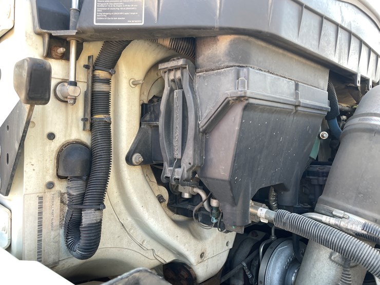 #2116-•-2014-international-7600-crane/digger-truck-(has-mn-title)-image-49