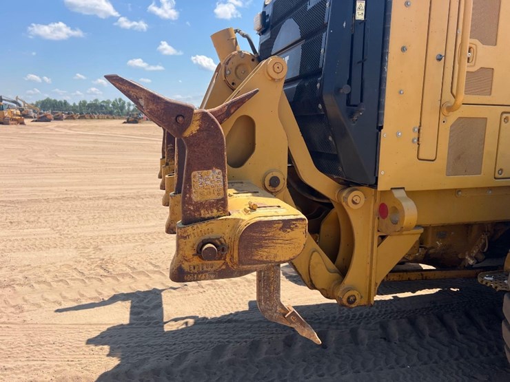 2011-caterpillar-140m2-image-18