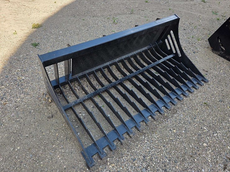 68”-rock-bucket,-universal-hookups,-4”-spacings,-3/8”-outside-steel-with-¼”-steel-teeth,-new-image-3