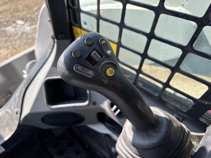 2024-bobcat-t770-image-24
