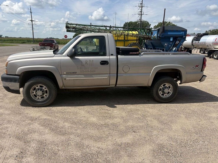 2006-chevy-silverado-2500hd-lt,-4x4,-6.0l,-auto-trans,-reg-cab,-8’-box,-pw,-auto-lights,-power-drive-image-4