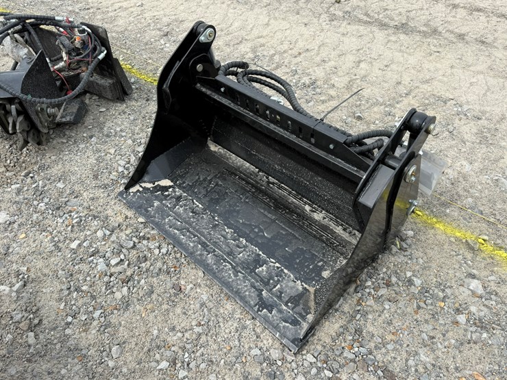 #230-•-#26327-•-unused-giyi-39"-mini-skid-steer-bucket-fxkhd392507234-image-1