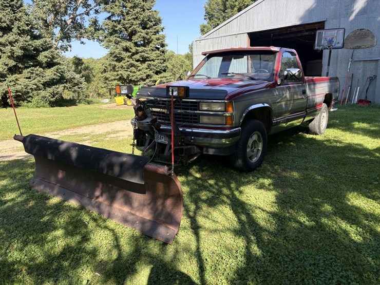 1990-chevy-silverado-k1500-4x4,-reg-cab,-8’-box,-245/75r16-tires-on-alloy-rims,-350-v8,-block-heater-image-4