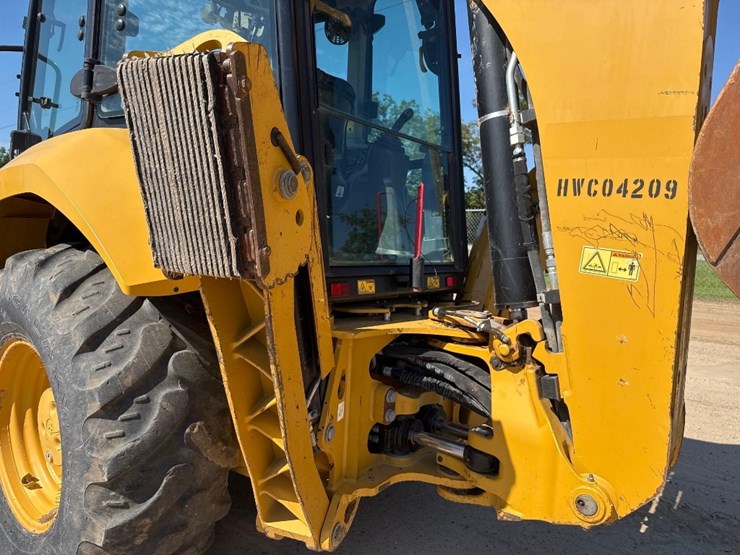 2019-caterpillar-420f2-image-16