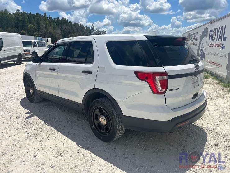 2016-ford-explorer-image-4