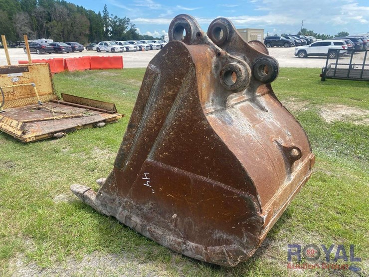 44in-tooth-excavator-bucket-image-4