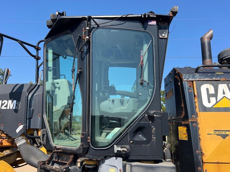 2017-caterpillar-12m3-image-35