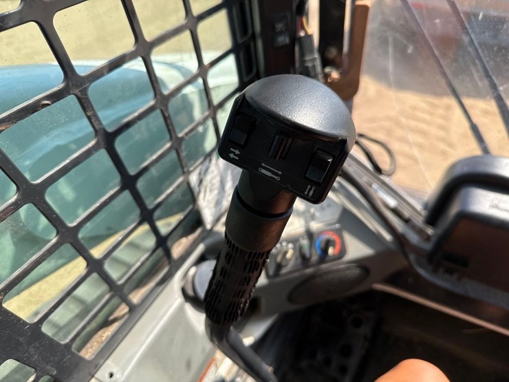 2021-bobcat-t770-image-34