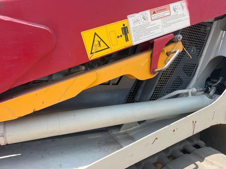 2021-takeuchi-tl8r2-image-12
