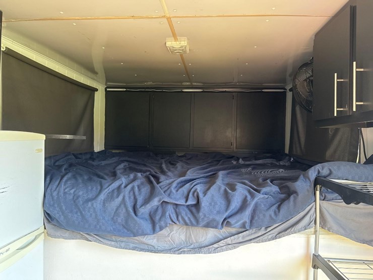 2001-wells-cargo-8'-x-32'-toy-hauler-dbl-axle-trl-image-19