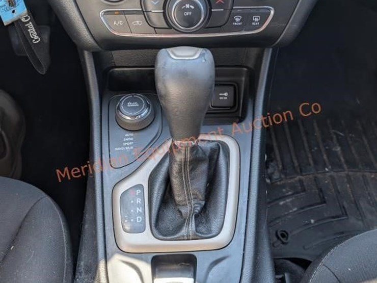 2017-jeep-cherokee-image-27
