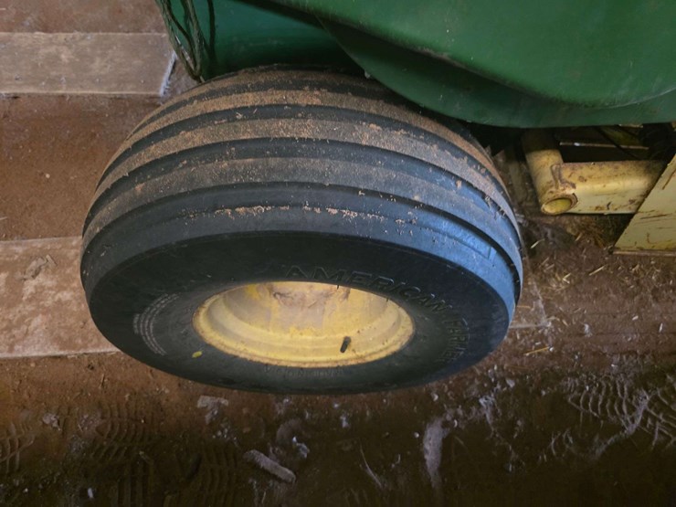 john-deere-336-image-11