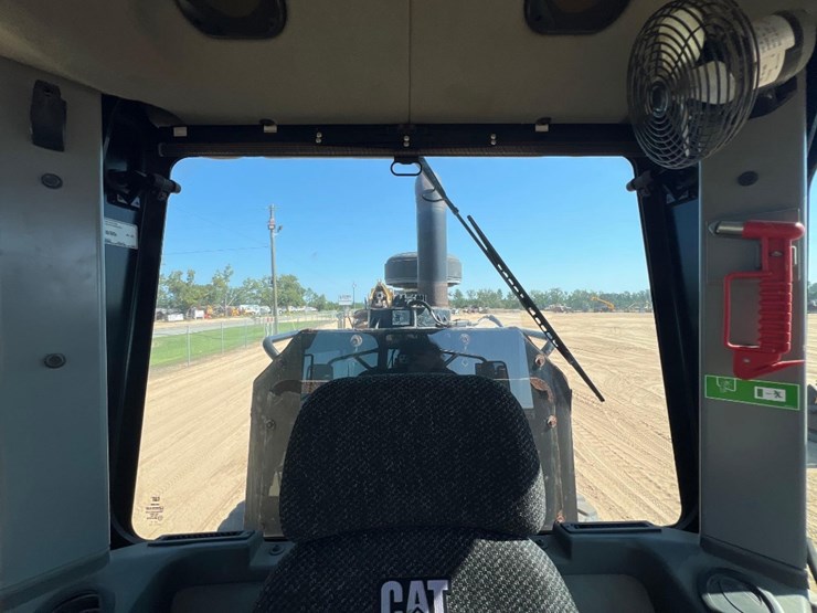 2017-caterpillar-12m3-image-46